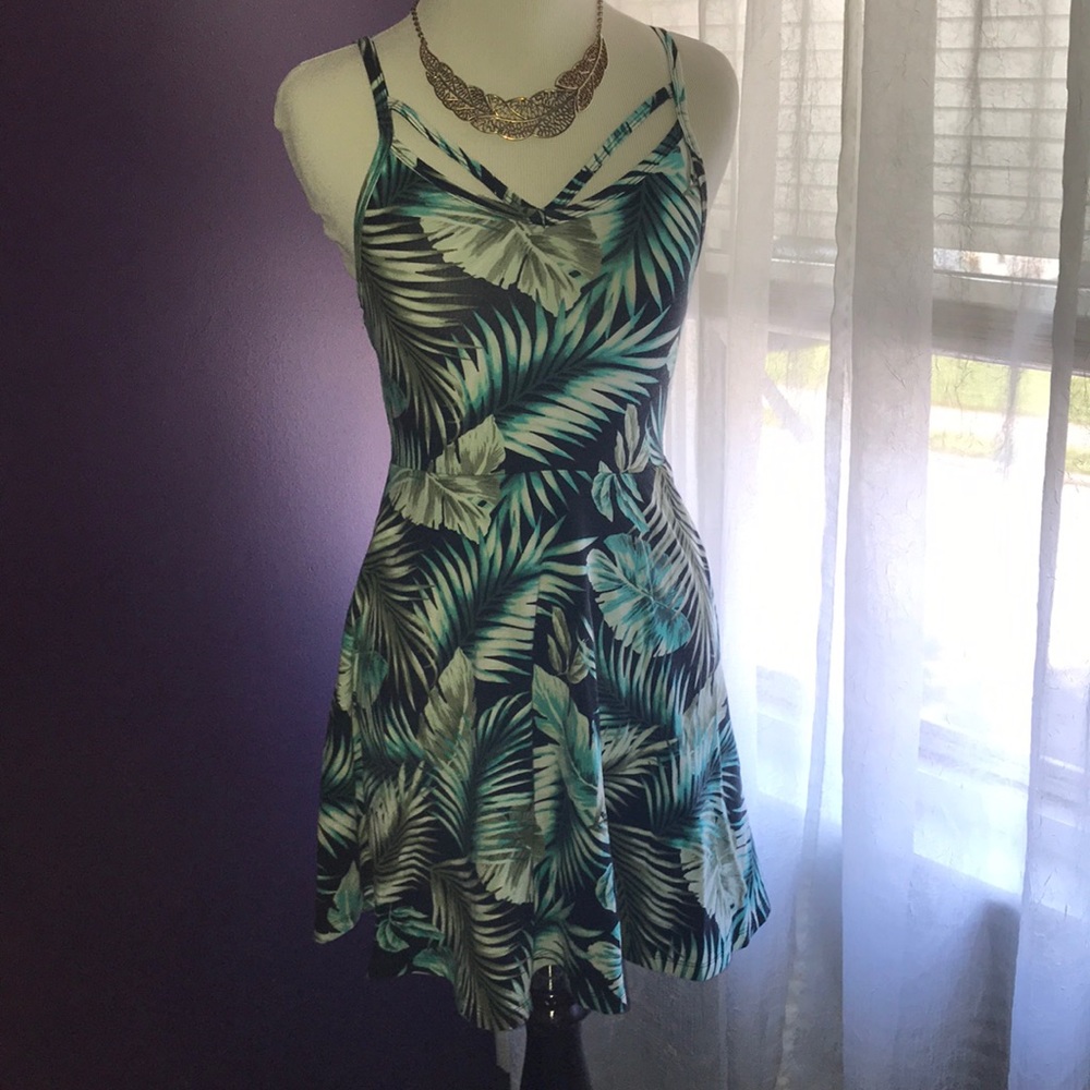 Victoria’s Secret sundress 🌴